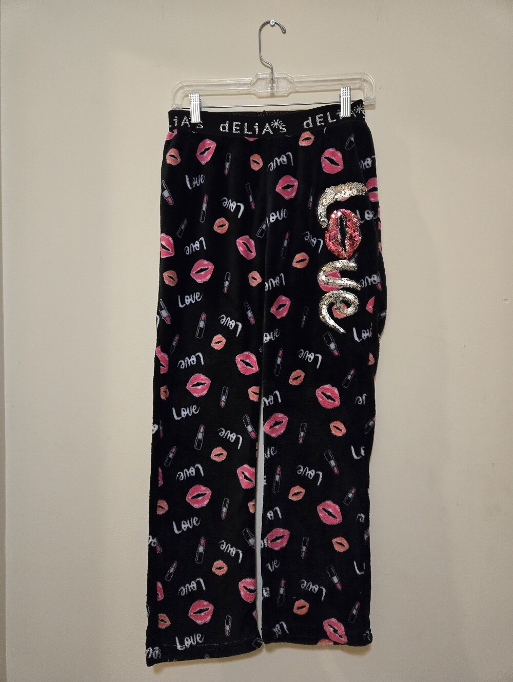 dELiA*s Black Velvet Lounge Pants with Pink Lip & Sequin